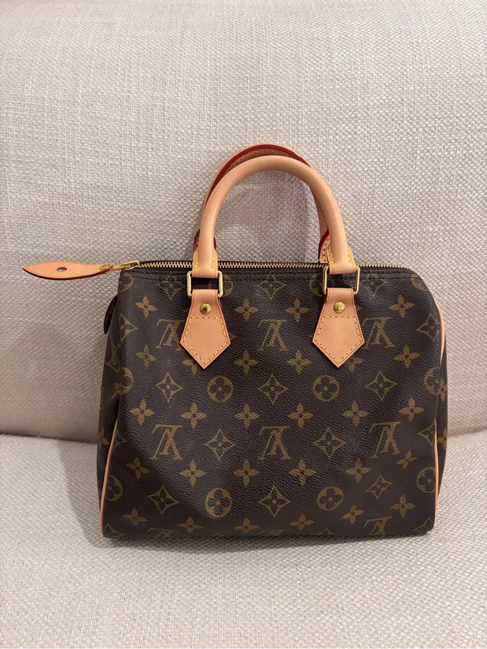 Authentic Louis Vuitton discontinued speedy 25 monogram satchel